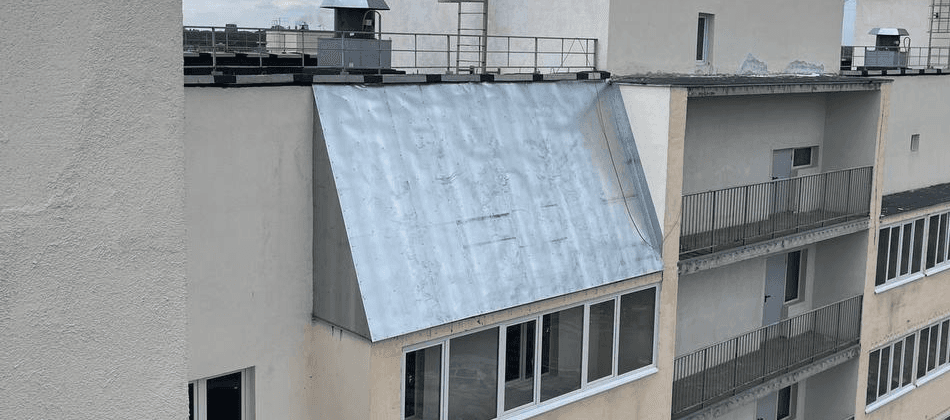 Установка козырька над балконом: после