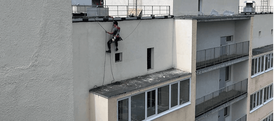 Установка козырька над балконом: до